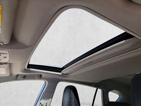 Used 2015 Toyota RAV4 XLE AWD/4WD image 11