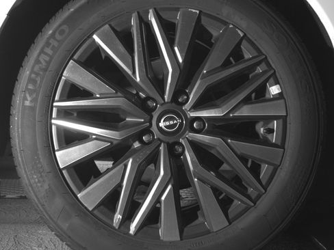 Used 2025 Nissan Altima 2.5 SV image 15