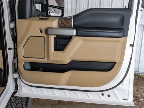 Used 2019 Ford F250 Lariat w/ Lariat Ultimate Package AWD/4WD image 46
