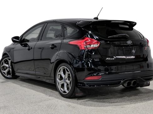 Used 2017 Ford Focus ST FWD image 8