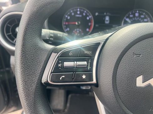 Used 2022 Kia Forte LXS FWD image 17
