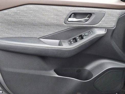 Used 2023 Nissan Rogue SV image 13