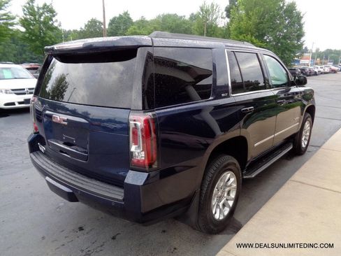 Used 2017 GMC Yukon SLT image 3