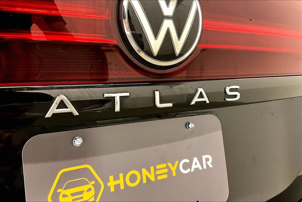 Used 2024 Volkswagen Atlas Peak Edition SE AWD/4WD image 24