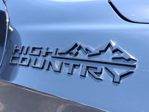 Used 2022 Chevrolet Tahoe High Country w/ Premium Package AWD/4WD image 8