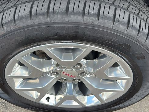 Certified 2018 GMC Yukon SLT w/ Open Road Package RWD image 11