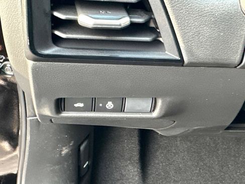 New 2026 Nissan Sentra SV w/ SV Convenience Package FWD image 19
