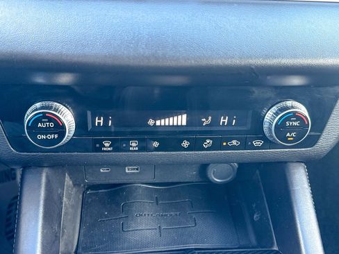 Used 2022 Mitsubishi Outlander ES image 32