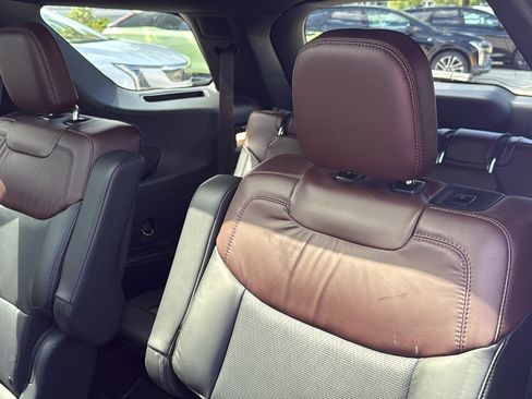 Used 2022 Ford Explorer Platinum w/ Equipment Group 601A AWD/4WD image 29