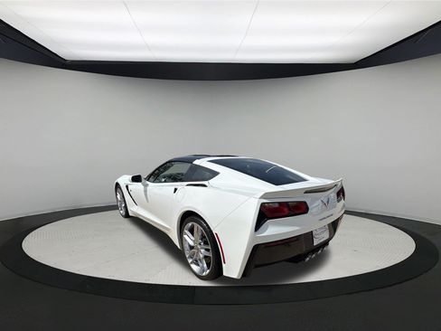 Used 2019 Chevrolet Corvette Stingray Coupe RWD image 3