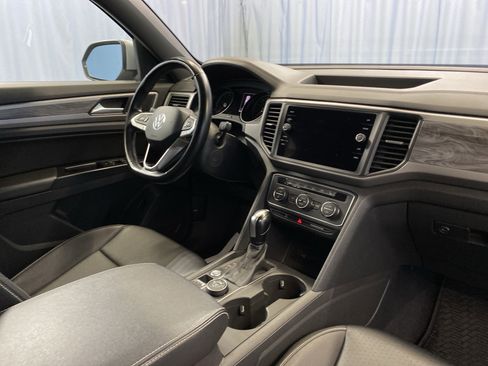 Used 2020 Volkswagen Atlas Cross Sport SE image 45