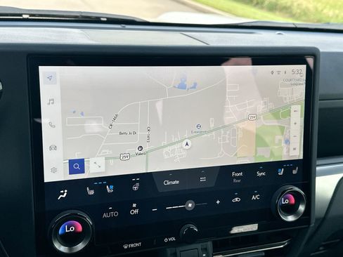 Used 2026 Lexus GX 550 w/ Accessory Package (2T) AWD/4WD image 18
