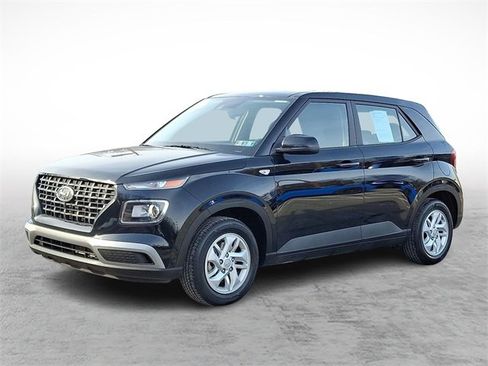 Used 2022 Hyundai Venue SE image 3