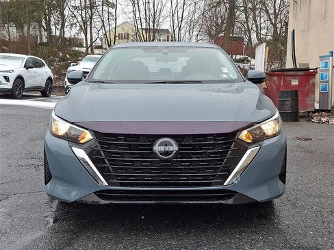 Used 2024 Nissan Sentra SV image 2