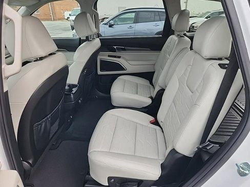Used 2022 Kia Telluride SX w/ SX Prestige Package image 9