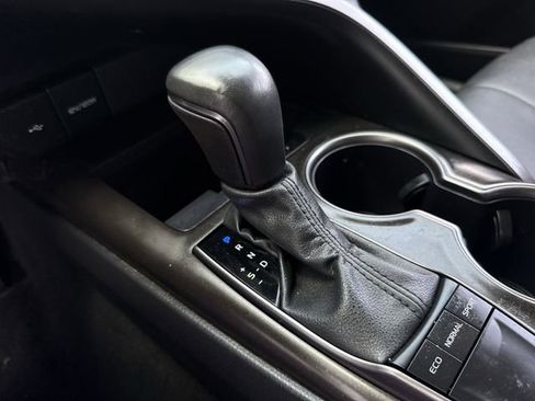 Used 2024 Toyota Camry SE FWD image 19
