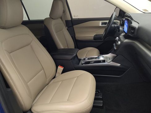 Used 2020 Ford Explorer XLT w/ Equipment Group 202A image 21