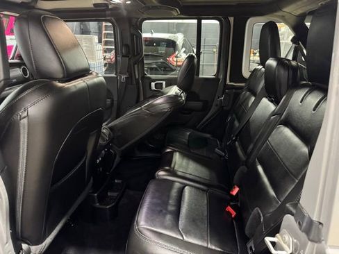 Used 2020 Jeep Wrangler Unlimited Sahara image 22