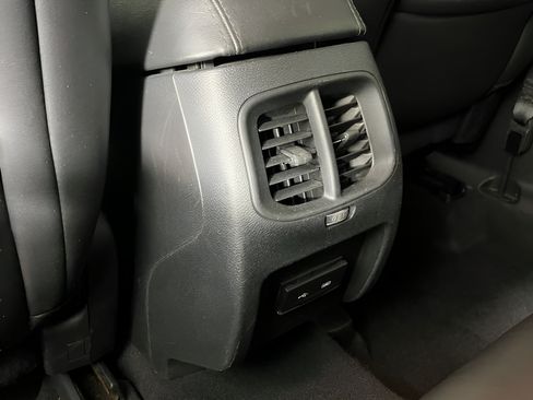 Used 2019 Jeep Cherokee Latitude Plus AWD/4WD image 25