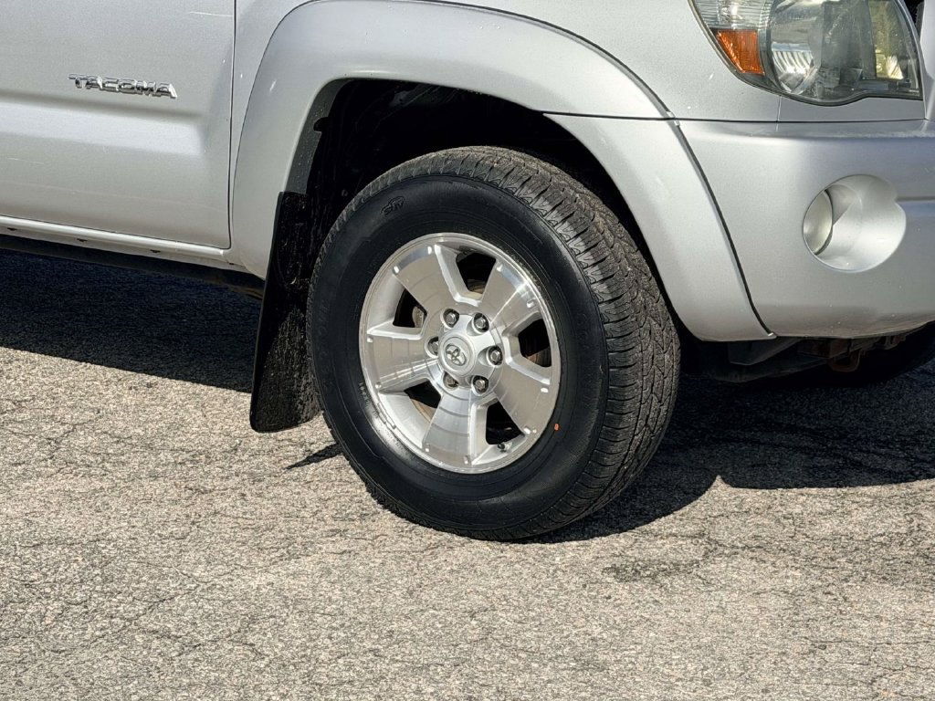 Used 2010 Toyota Tacoma 4x4 Double Cab w/ TRD Sport Pkg image 25