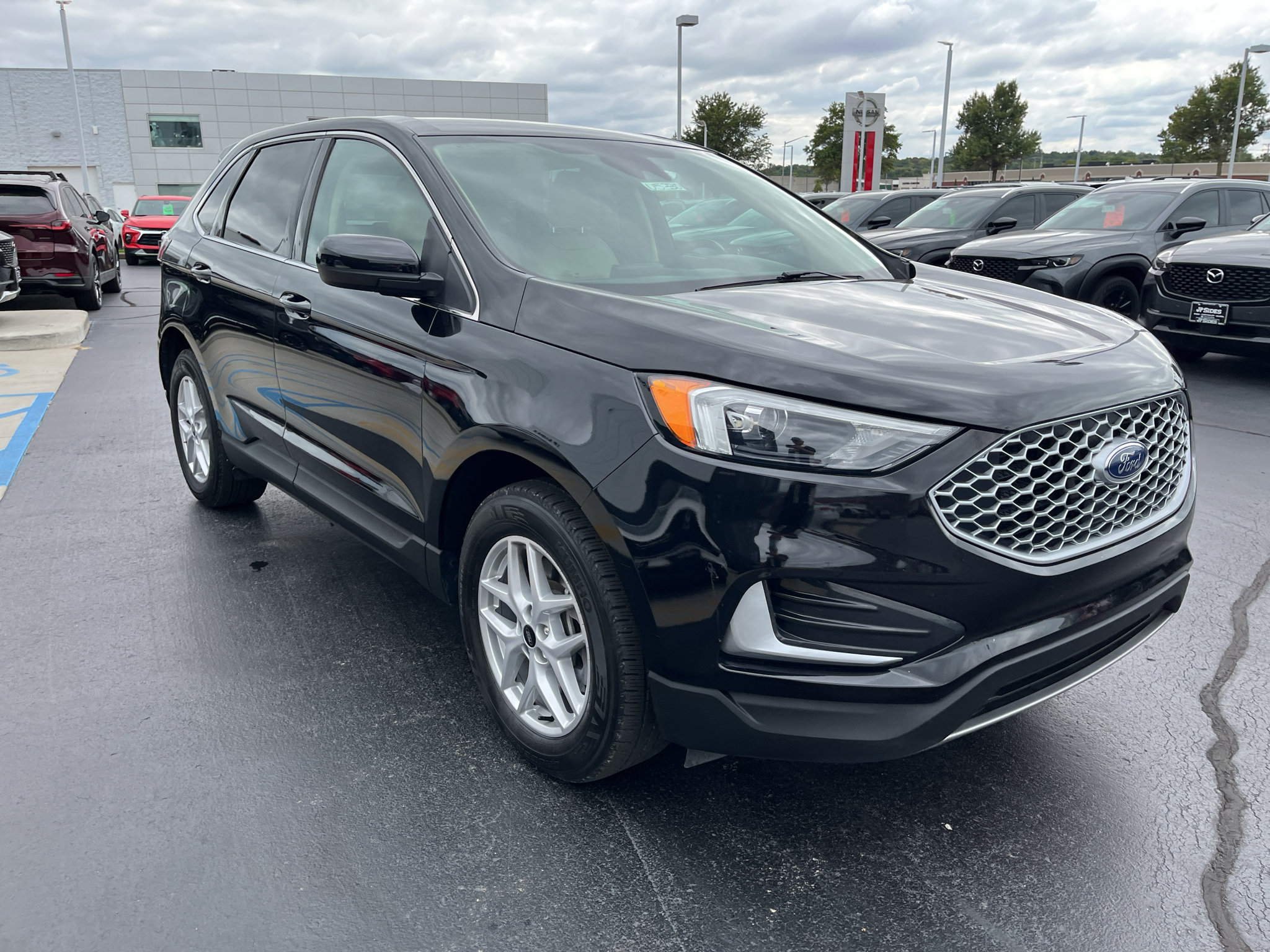 Used 2024 Ford Edge SEL AWD/4WD image 6
