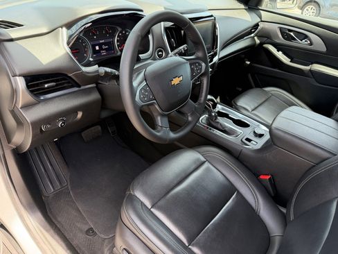 Used 2022 Chevrolet Traverse LT w/ LT Premium Package FWD image 14