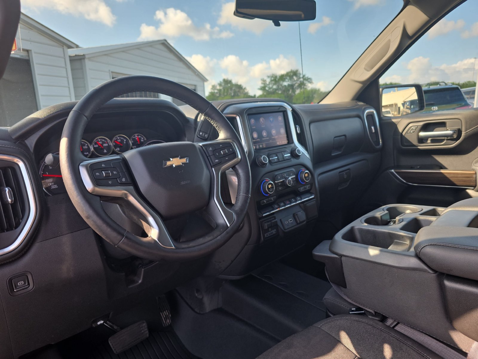 Used 2020 Chevrolet Silverado 1500 LT w/ Texas Edition AWD/4WD image 13