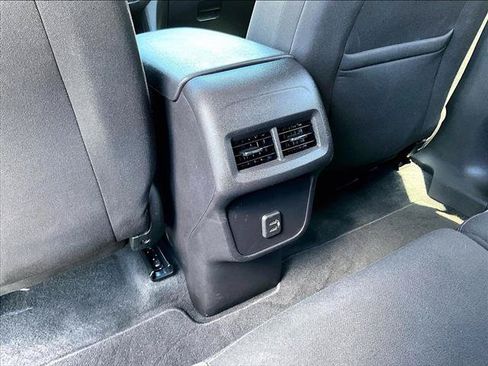 Used 2024 Chevrolet Equinox LT FWD image 25