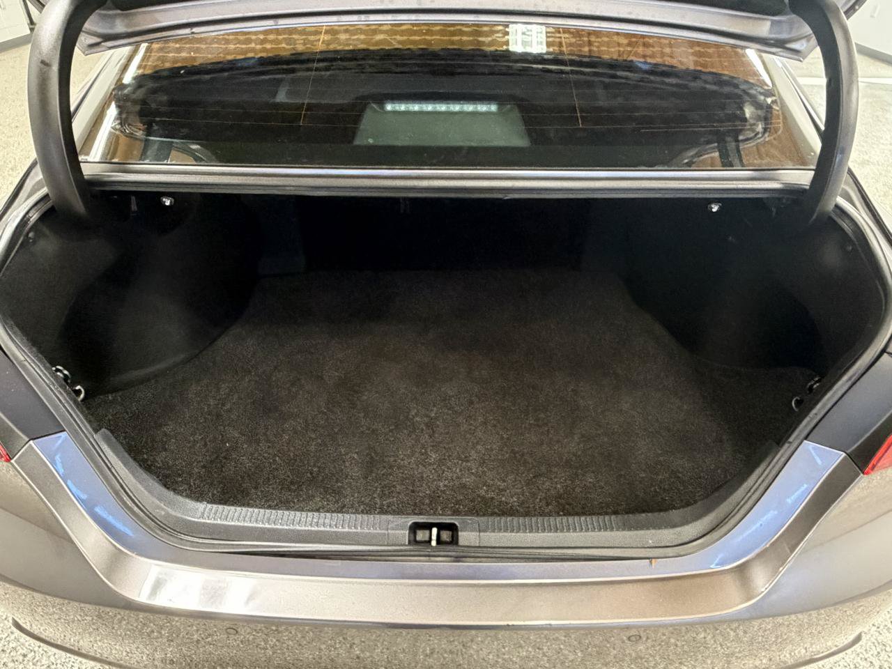 Used 2018 Toyota Camry XSE FWD image 8