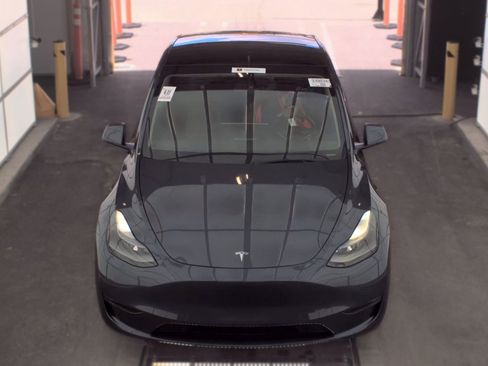 Used 2023 Tesla Model Y Long Range AWD/4WD image 2