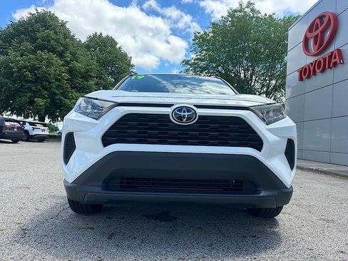 Certified 2019 Toyota RAV4 LE FWD image 8