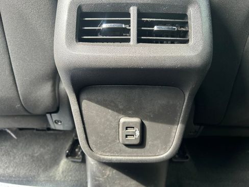 Used 2019 Chevrolet Equinox LT w/ Driver Convenience Package image 17