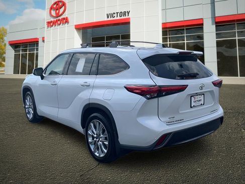 Used 2022 Toyota Highlander Limited image 5
