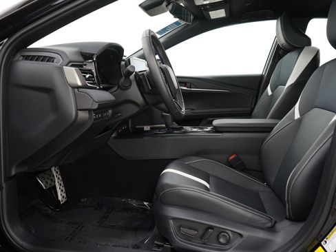 Used 2025 Toyota Camry SE FWD image 18