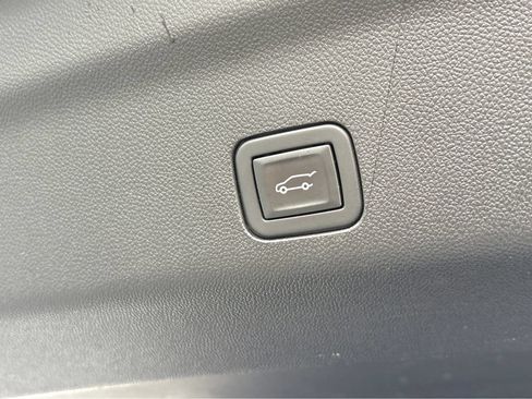 Used 2024 Chevrolet Tahoe LT RWD image 28