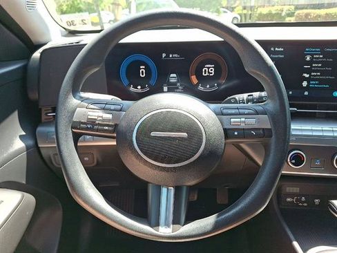 Certified 2025 Hyundai Kona SE AWD/4WD image 16