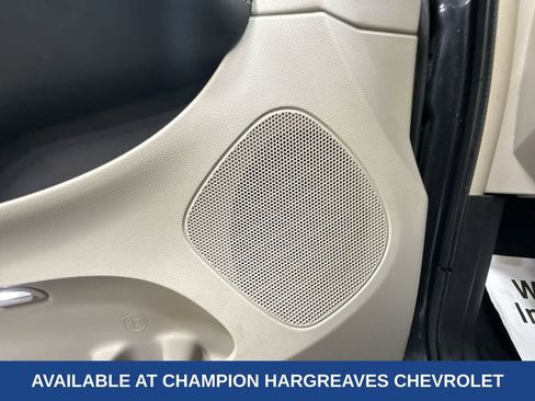 Used 2014 Chrysler Town & Country Touring-L w/ Driver Convenience Group image 33