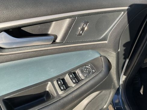 Used 2024 Ford Edge SEL w/ Sport Appearance Package image 11