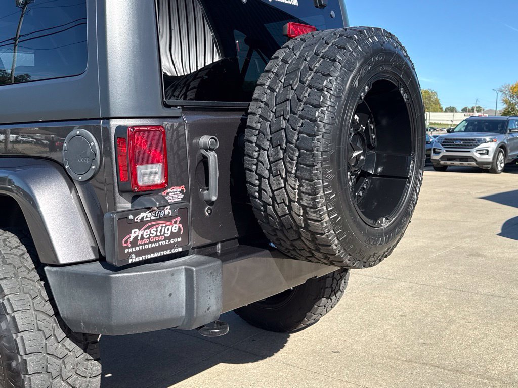 Used 2017 Jeep Wrangler Unlimited Sahara w/ Connectivity Group AWD/4WD image 15