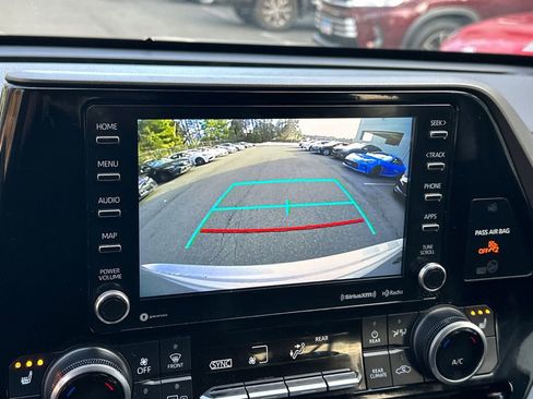 Used 2022 Toyota Highlander XLE image 30