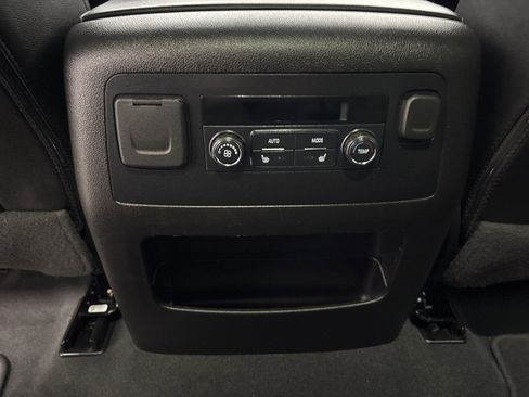 Used 2020 GMC Yukon XL SLT image 27