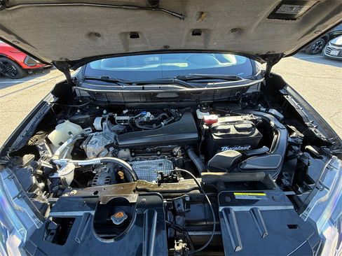 Used 2019 Nissan Rogue SL w/ Premium Package image 26