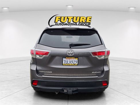 Used 2016 Toyota Highlander XLE image 5
