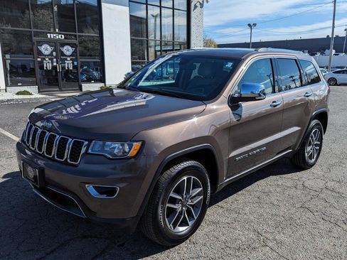 Used 2021 Jeep Grand Cherokee Limited AWD/4WD image 2