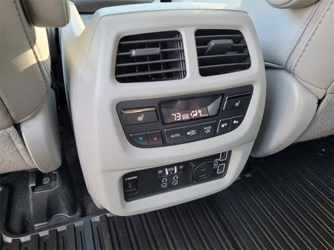 Used 2020 Honda Pilot Touring image 6