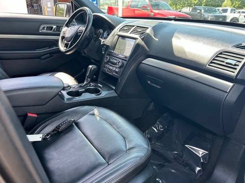 Used 2018 Ford Explorer XLT w/ Equipment Group 202A AWD/4WD image 10