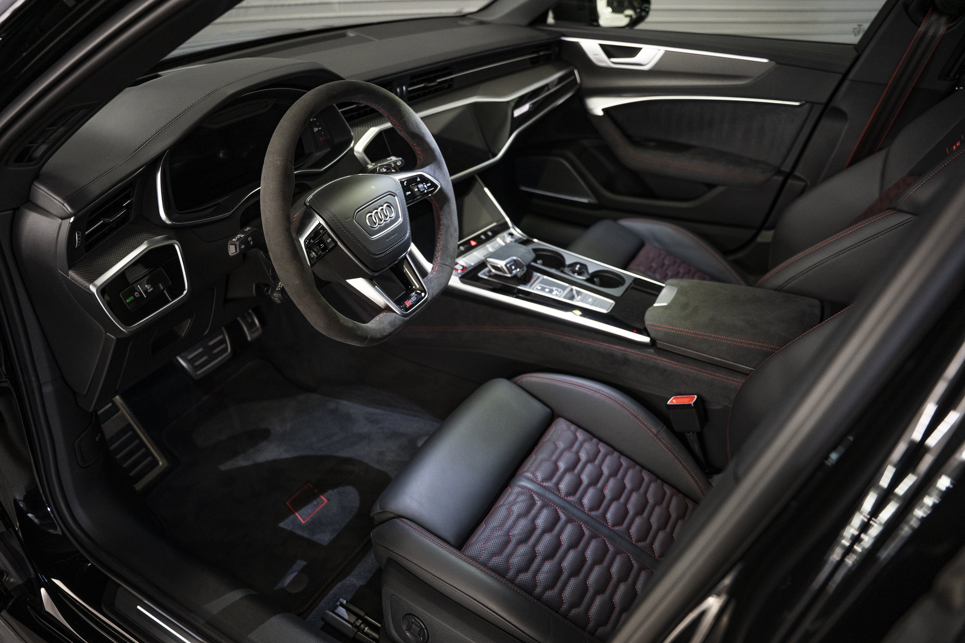 Used 2025 Audi RS 6 performance AWD/4WD image 28
