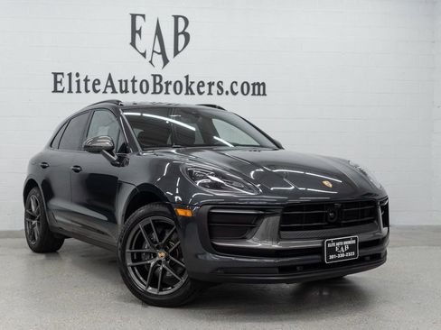 Used 2023 Porsche Macan Turbo image 38