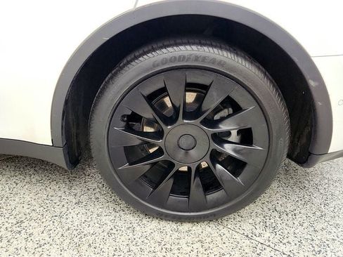 Used 2021 Tesla Model Y Long Range AWD/4WD image 9