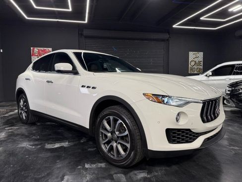 Used 2018 Maserati Levante AWD/4WD image 3